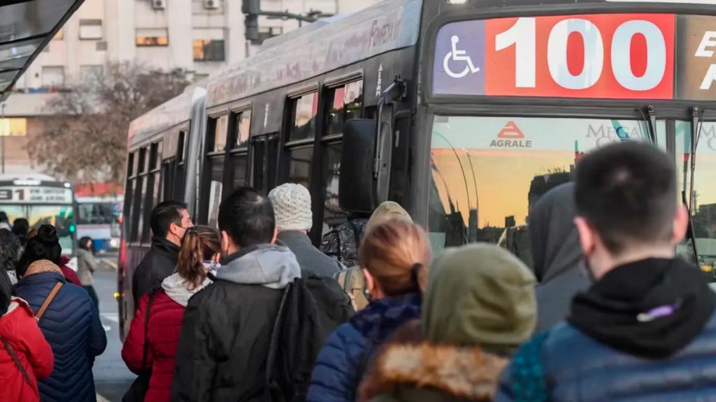 140 líneas colectivos no funcionan UTA