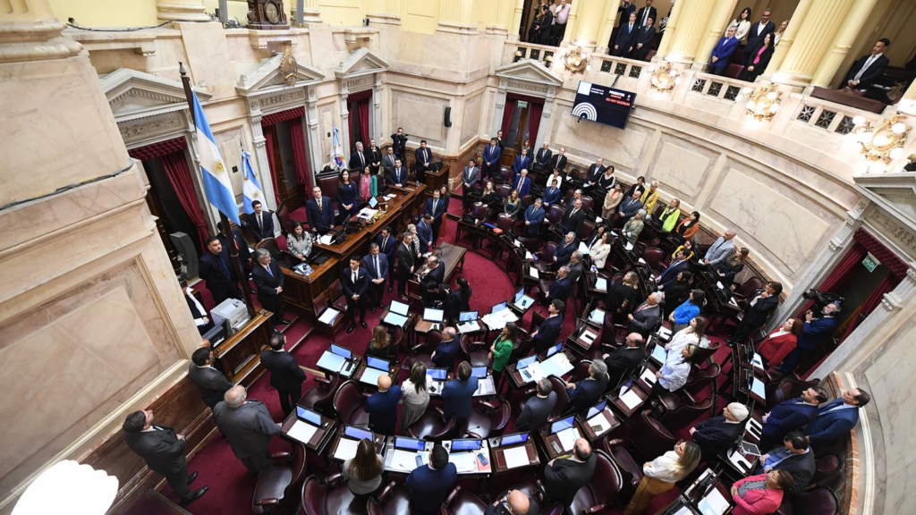 gobierno dictamen Senado tratar la Ley Bases