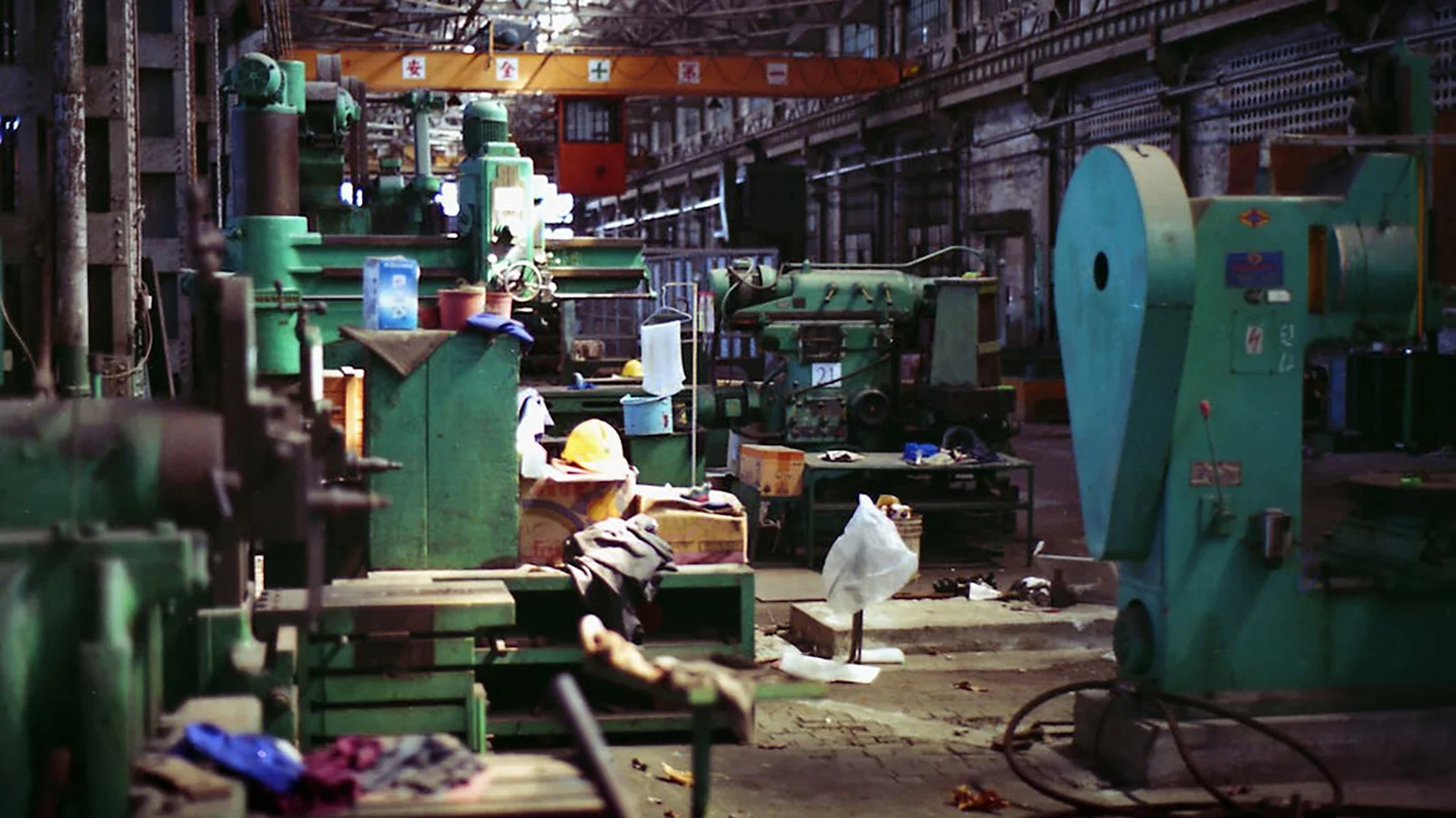 Continúa el derrumbe en el nivel de actividad: la industria cayó en marzo 21,2% y la construcción, 42,2%