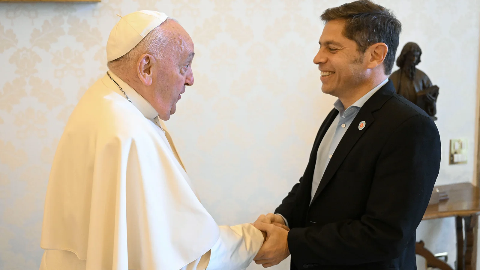 El gobernador Kicillof fue recibido por el Papa Francisco en el Vaticano