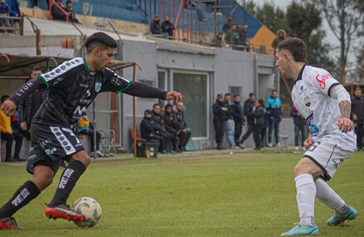 Laferrere perdió 4-2 ante Deportivo Armenio y se queda atrás en la tabla