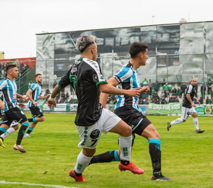 El Deportivo Laferrere empató sin goles ante Argentino de Merlo