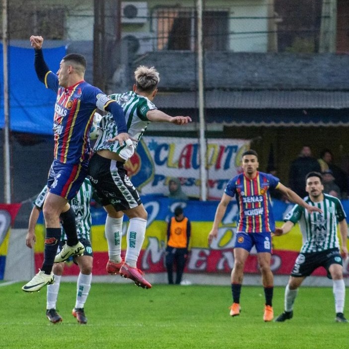 Deportivo Laferrere 30 Colegiales hunde tabla