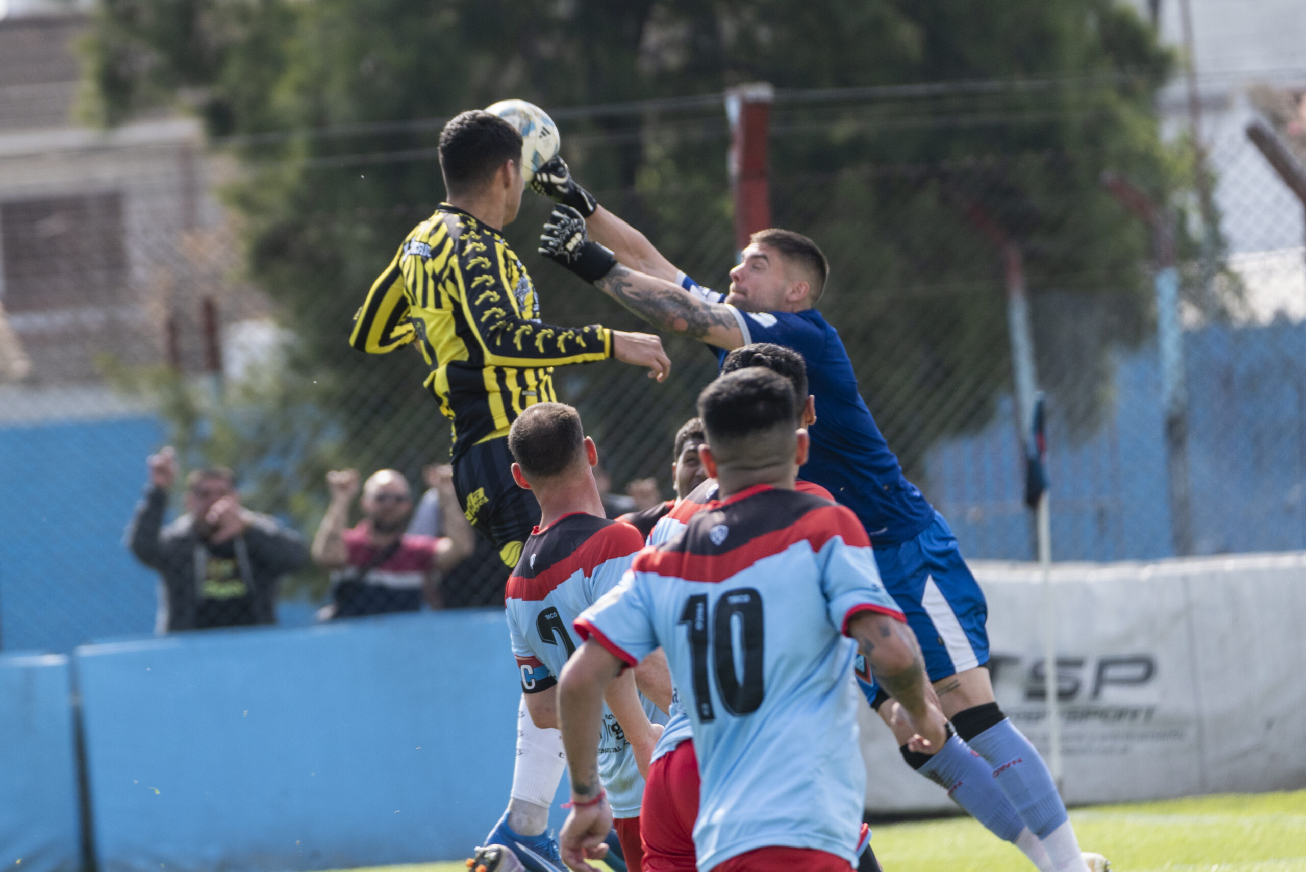 A Almirante se le escapó la victoria en Adrogué 