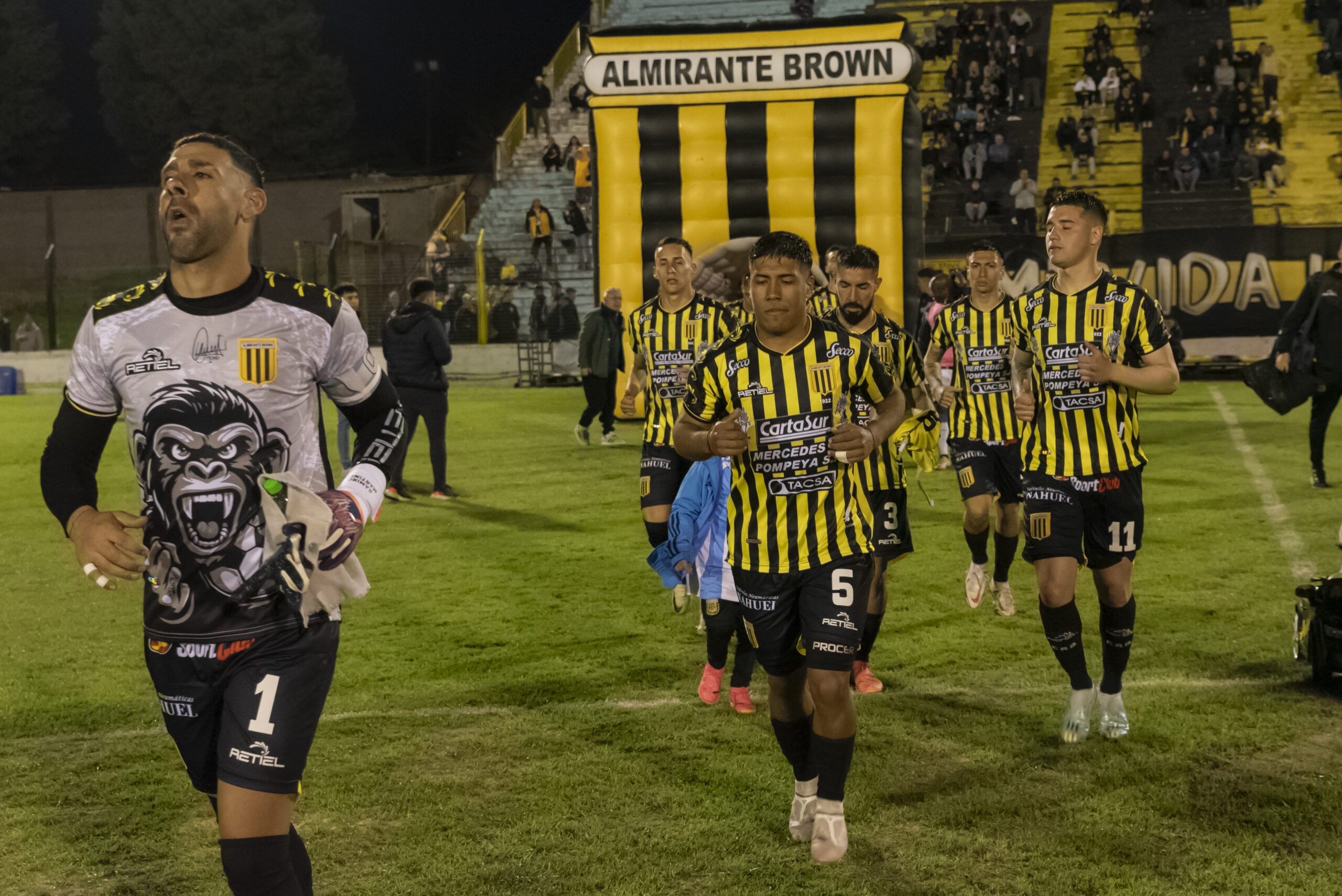 Almirante enfrenta a Defensores de Belgrano en un partido importante en la recta final