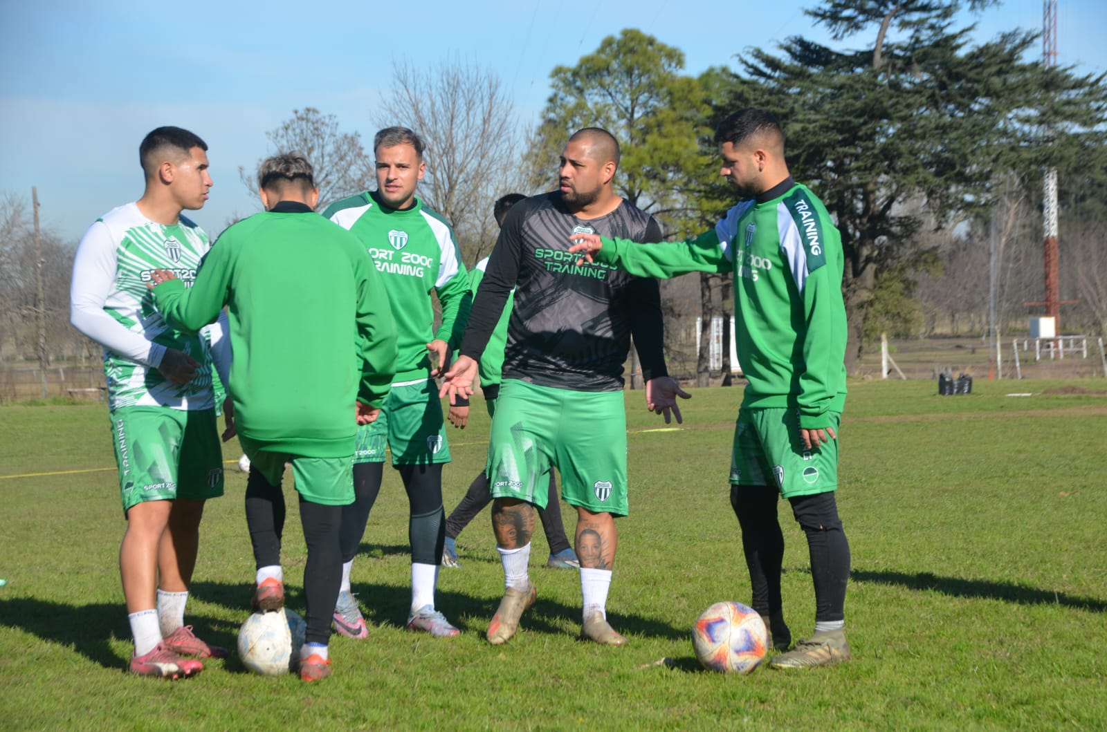 via Laferrere anfitrión contra UAI Urquiza