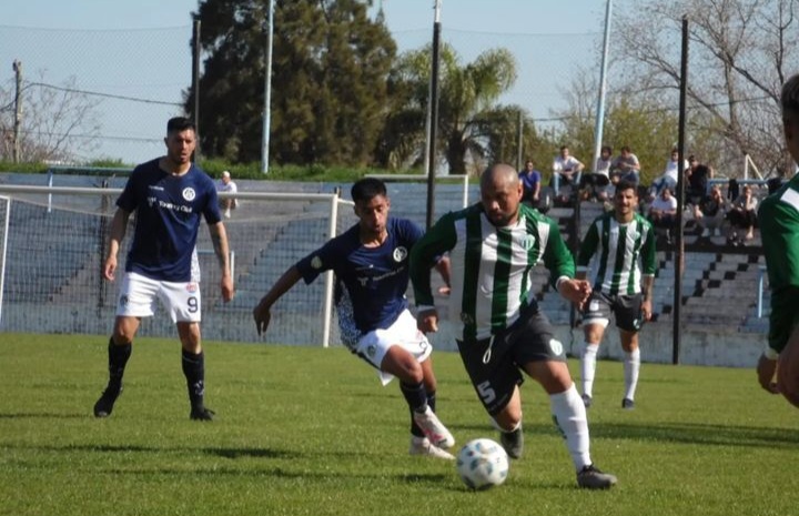 Deportivo Laferrere y Acassuso empataron sin goles