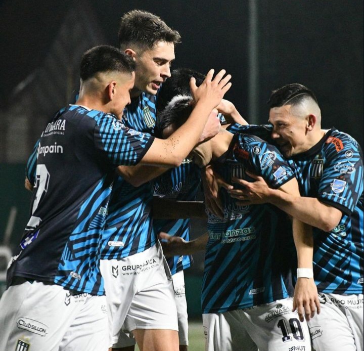 Excursionistas goleó 4-0 Deportivo Laferrere