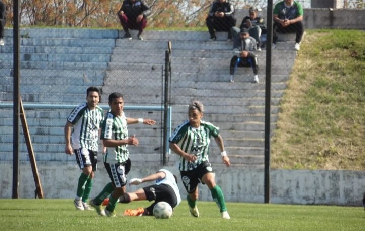 Deportivo Laferrere perdió por la mínima ante UAI Urquiza y se juega la permanencia