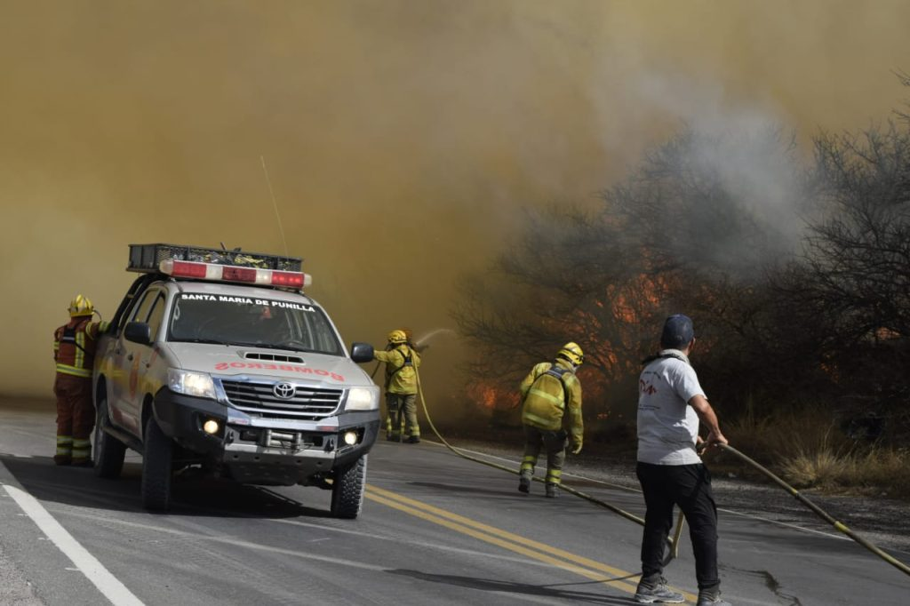 Emergencia en Capilla del Monte: Incendio Devastador y Evacuaciones