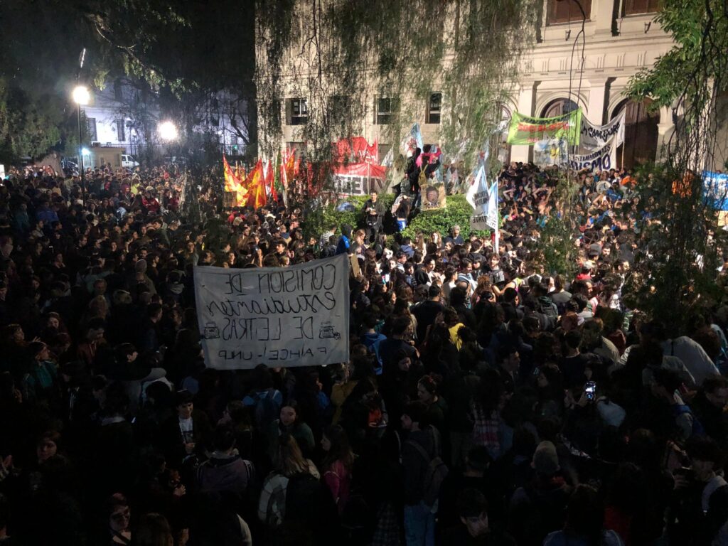 Qué hicieron estudiantes al ratificarse veto