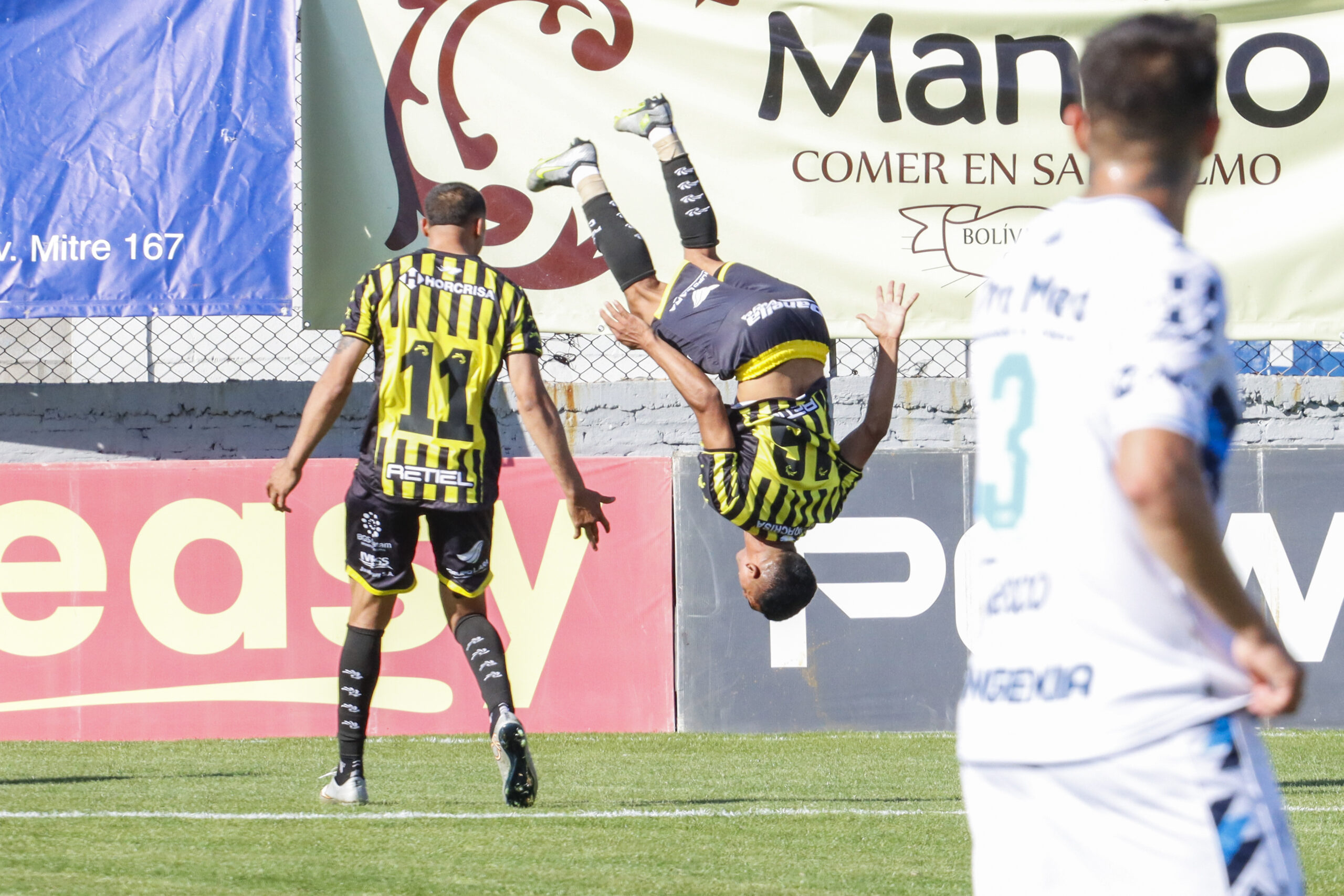 Almirante ganó y casi se asegura la permanencia en la Primera Nacional