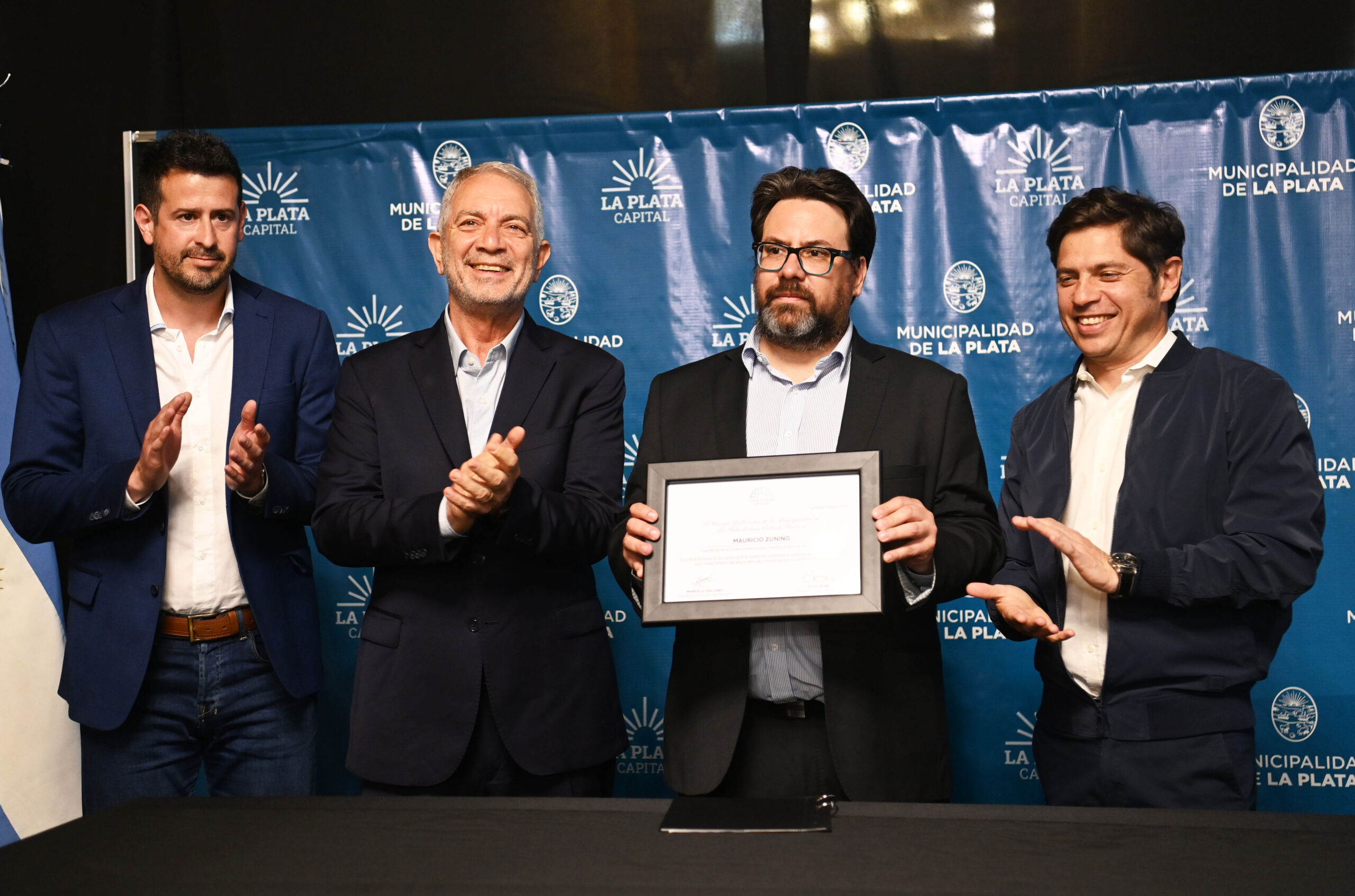 Kicillof participó de la firma del convenio de hermanamiento de La Plata y Montevideo