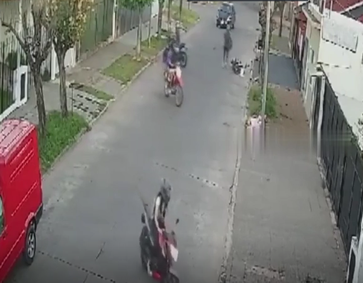 Ataque en Ramos Mejía: Banda de motochorros asalta a pareja para robarle sus motos