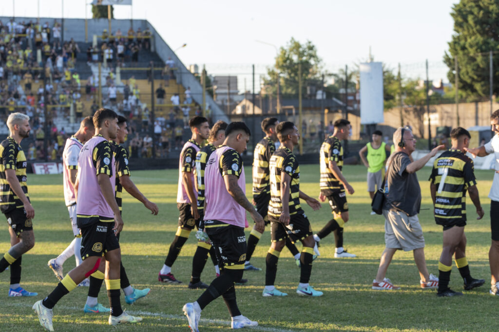Almirante Brown contra Temperley 3 puntos
