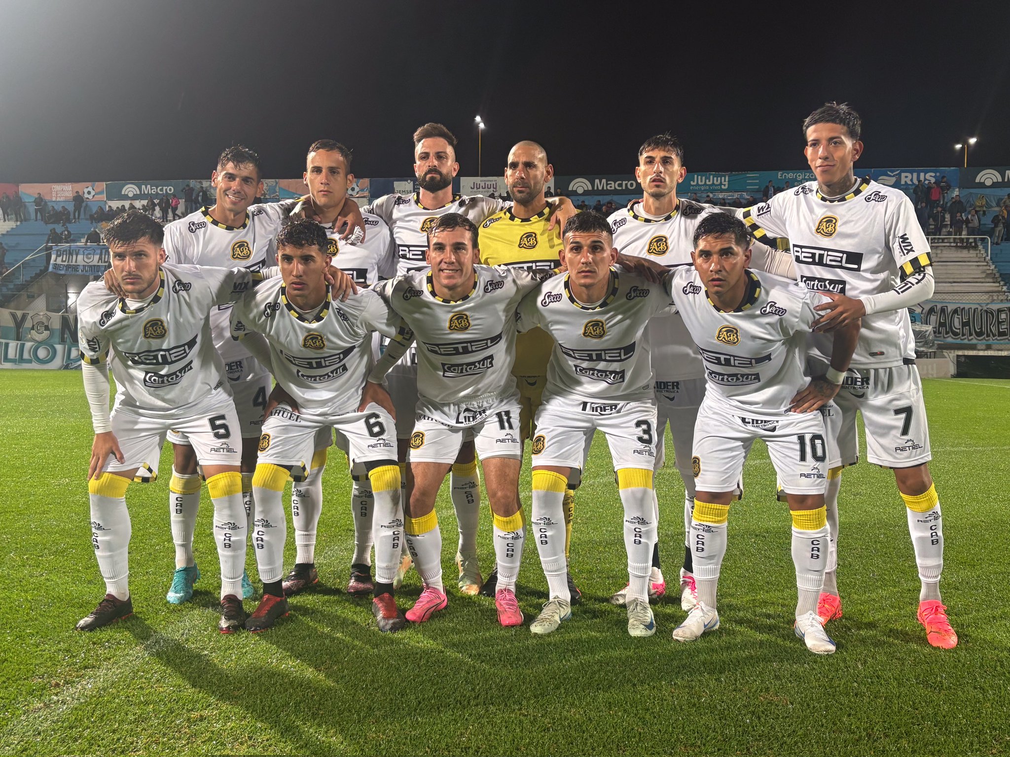 Almirante recibe a Estudiantes de Río Cuarto