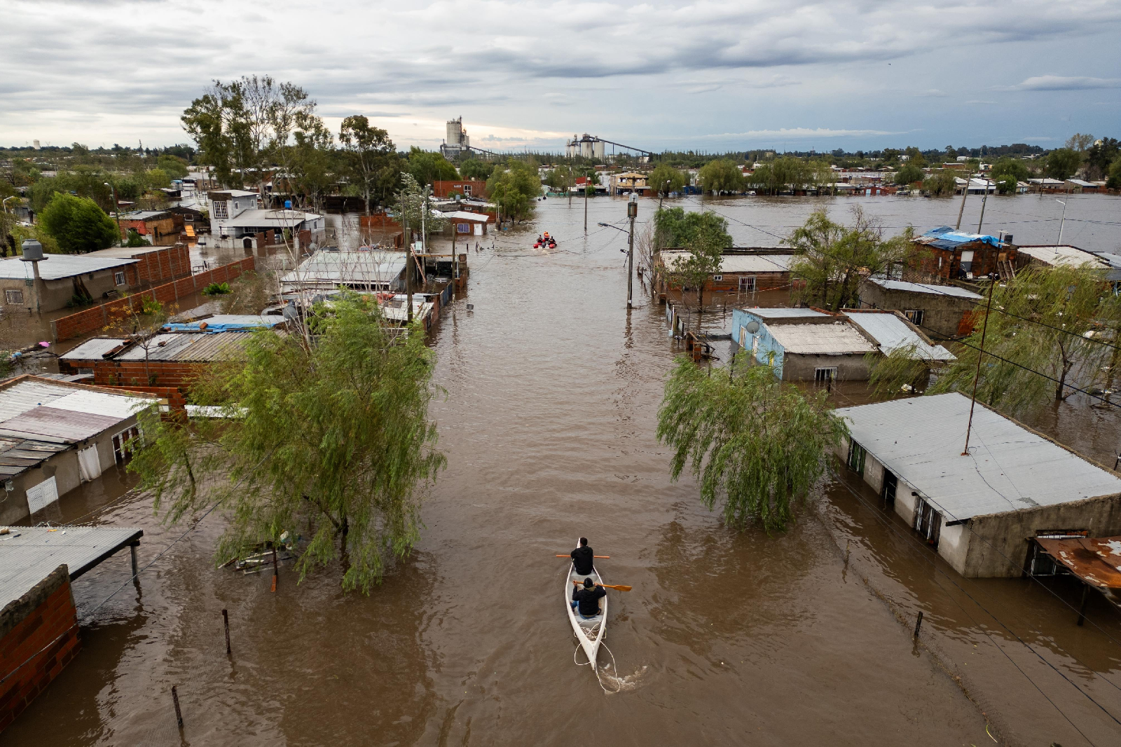 Inundaciones en Buenos Aires: un muerto, casi 3.000 evacuados y tres personas desaparecidas