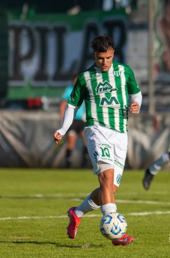 Deportivo Laferrere venció 2 0 Excursionistas