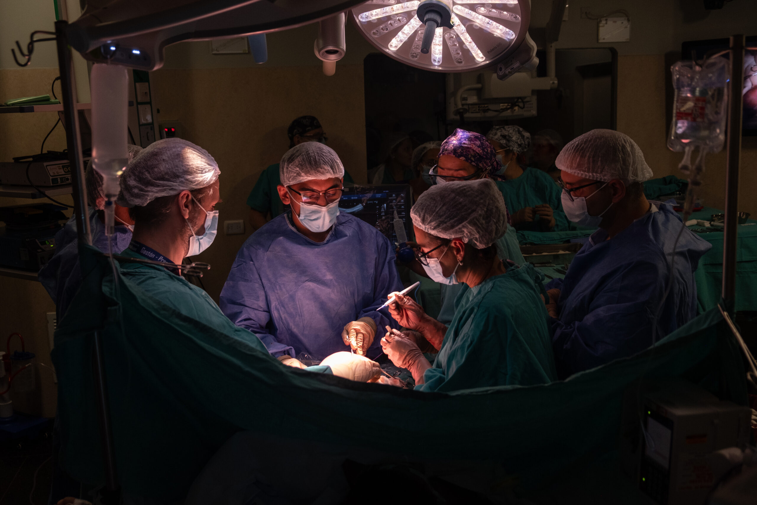 Detrás del milagro: Cómo fue el trabajo del equipo del Hospital Garrahan para operar a la bebé antes de nacer