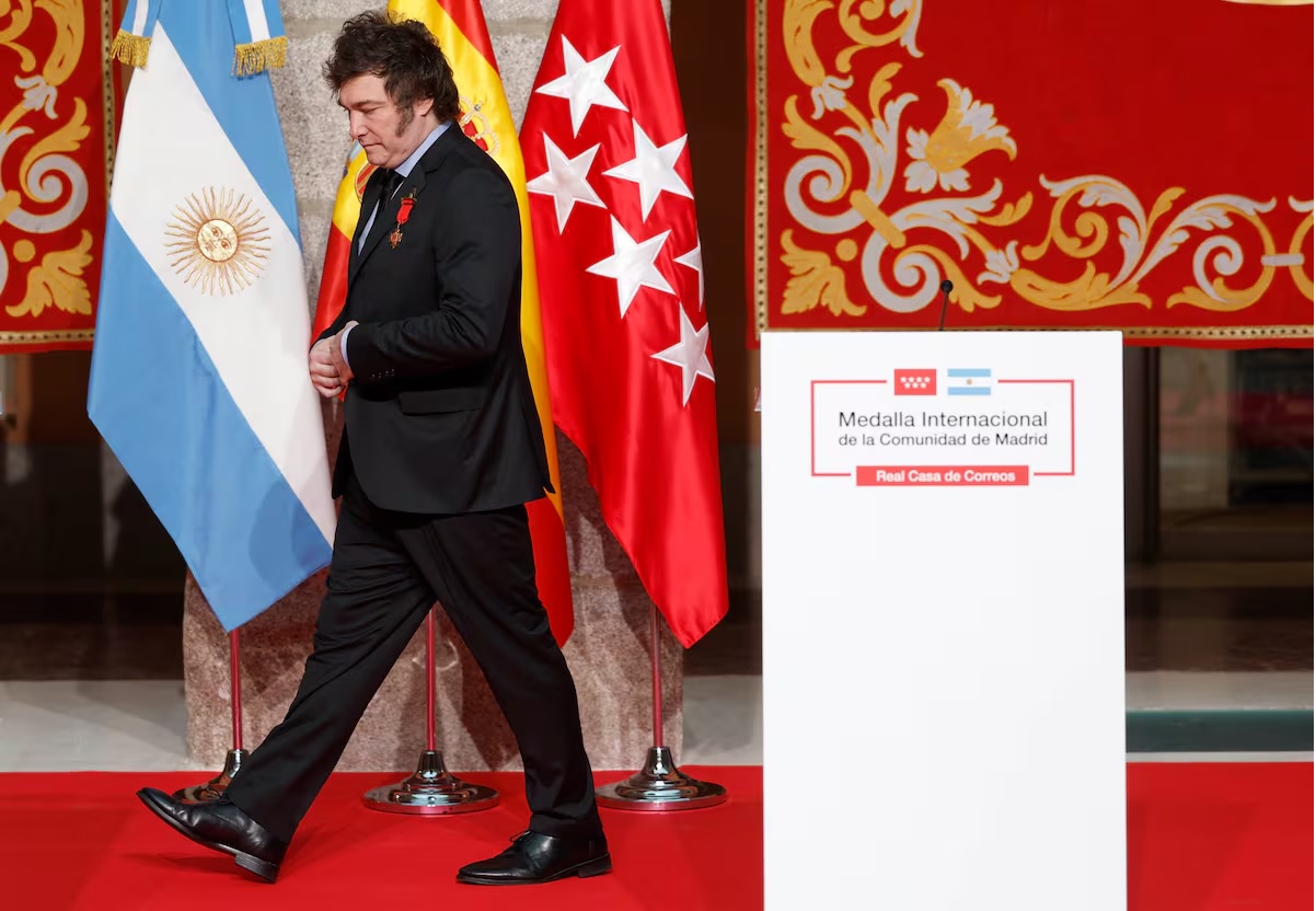 Milei viaja a España para participar en un foro económico financiado por una plataforma de criptomonedas