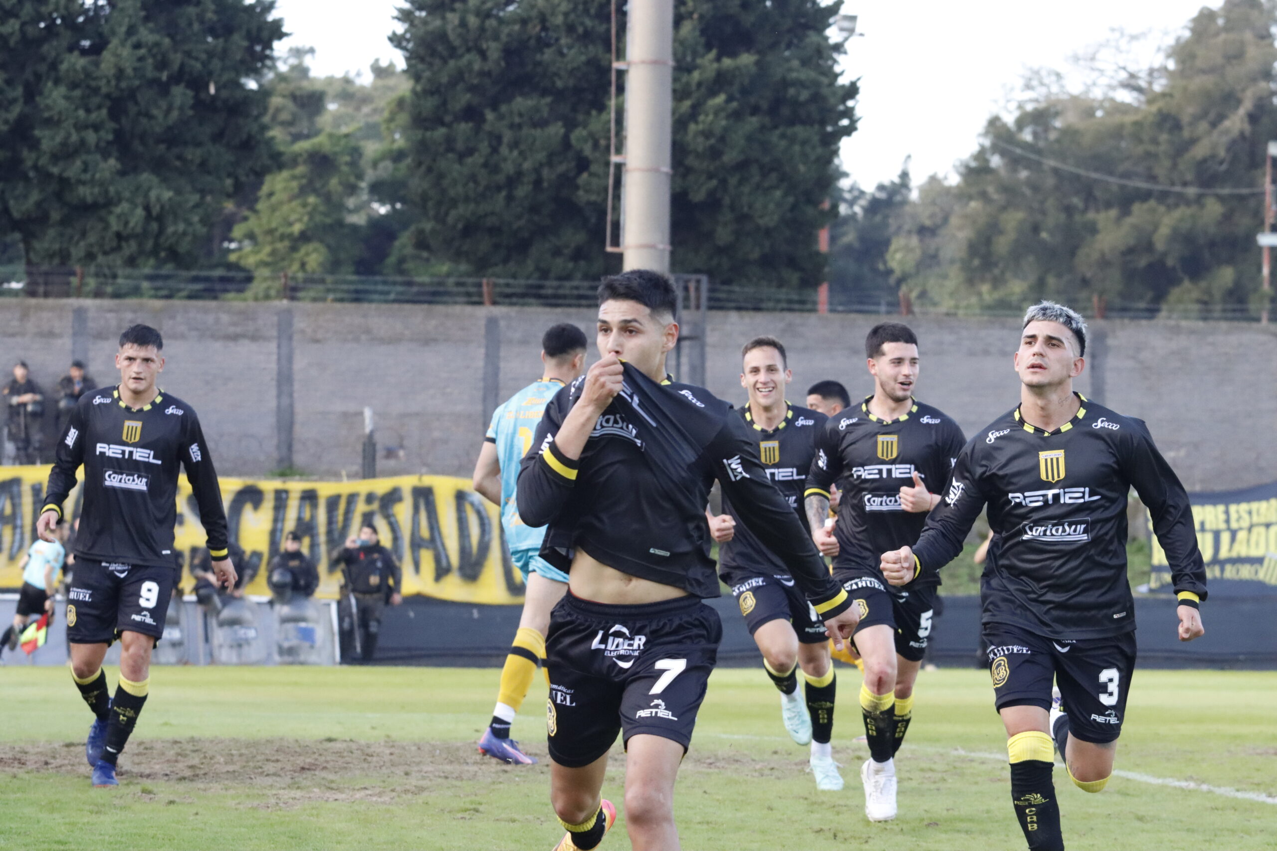 Victoria sólida de Almirante frente a Mitre