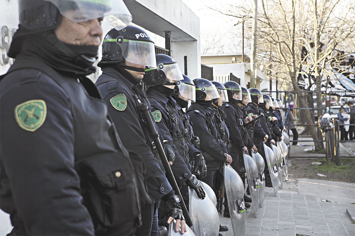 Separan a 24 policías por presunta conspiración interna a favor de un excomisario candidato
