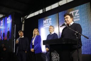 Fernando Espinoza, Axel Kicillof y Verónica Magario: “El voto de La Matanza y la provincia le pondrá un freno a Milei este 7 de septiembre”.