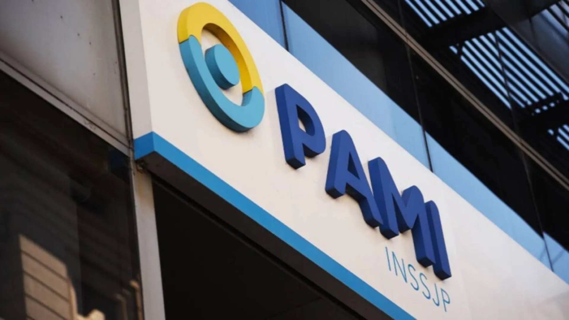 ATE denunció sobreprecios millonarios y presuntas coimas en compras de lentes del PAMI