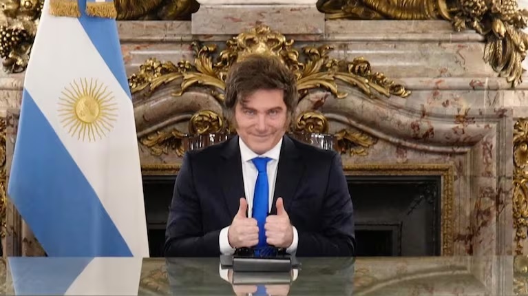 El Gobierno vetó la ley que buscaba coparticipar automáticamente los Aportes del Tesoro Nacional