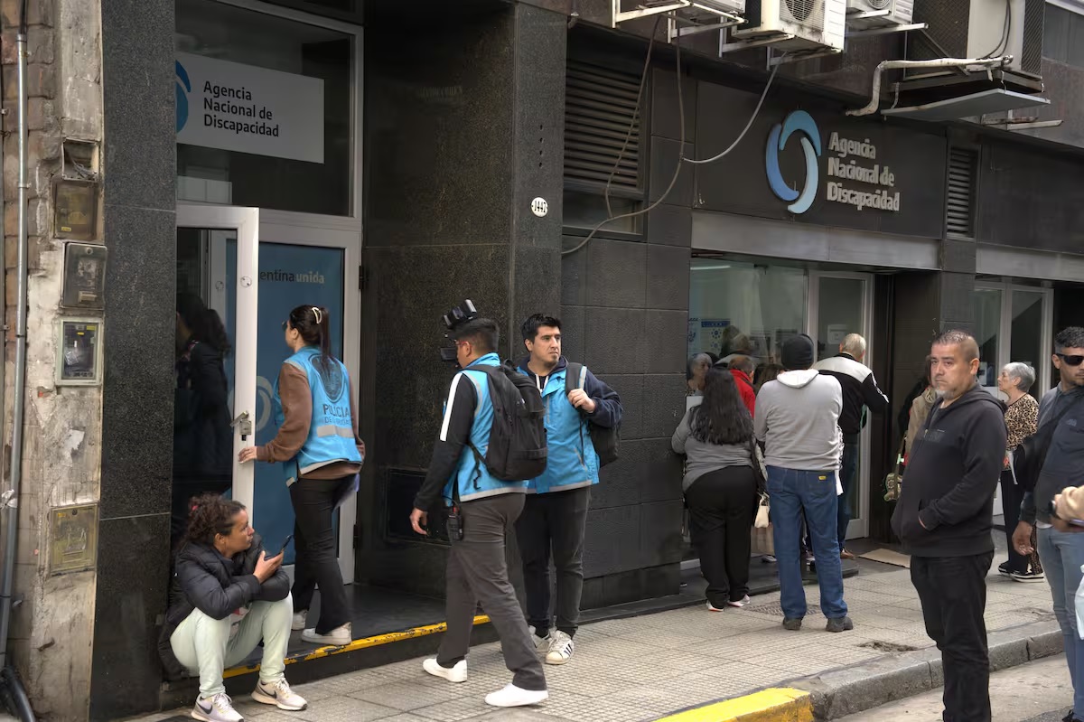 Allanamientos en sedes de la Agencia Nacional de Discapacidad y la droguería Suizo Argentina en el marco de una causa judicial