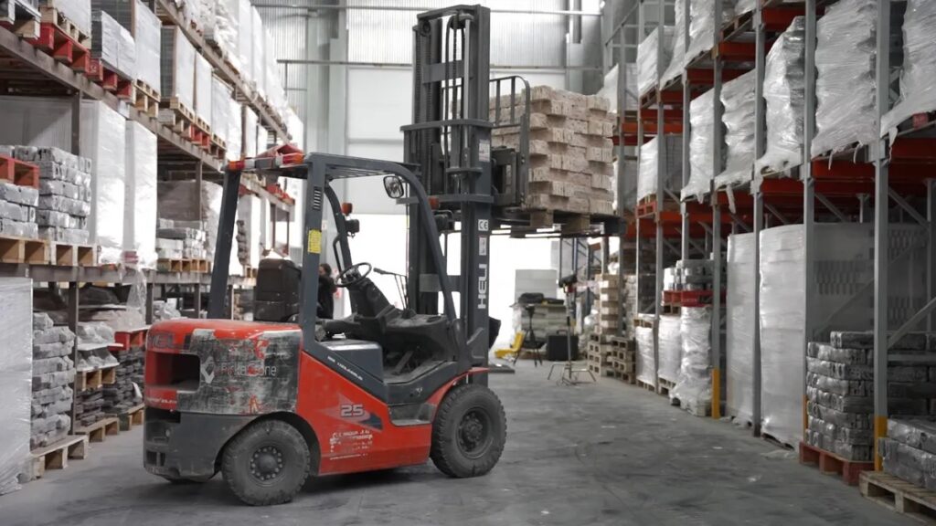 ¿Se recupera o se estanca? La industria mostró una leve mejora mensual pero sigue por debajo del año pasado