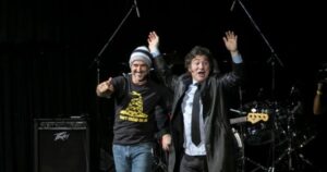 Javier Milei presenta su libro “La construcción del milagro” en el Movistar Arena: música, política y poder