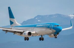 Alerta en el aire: un avión de Aerolíneas Argentinas aterrizó de emergencia en Ezeiza tras una falla en pleno vuelo