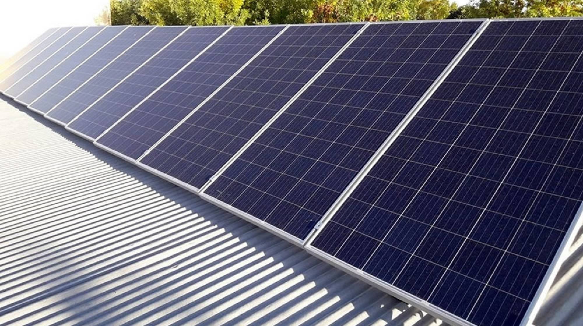 Avanza el proyecto de paneles solares en escuelas de Zona Norte