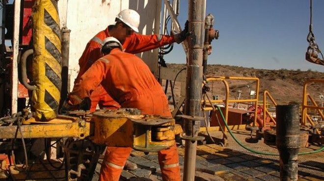 El empleo cae y la crisis laboral ya alcanza a sectores clave como el petróleo y la minería