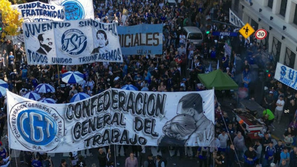 Marcha de la CGT a Plaza de Mayo contra la reforma laboral: El Gobierno insiste con el protocolo antipiquetes
