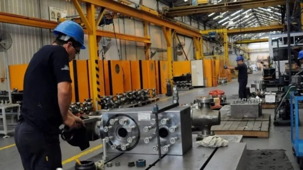 La actividad económica acreció 3.2% interanual en octubre, pero volvió a caer frente a septiembre