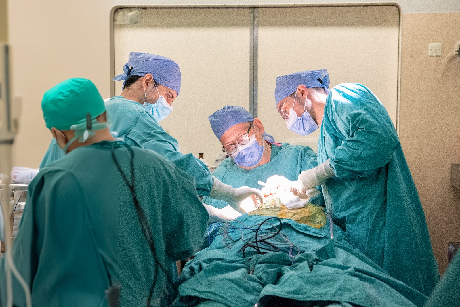 En una cirugía de 10 horas, equipos del Garrahan extirpan un tumor a un adolescente