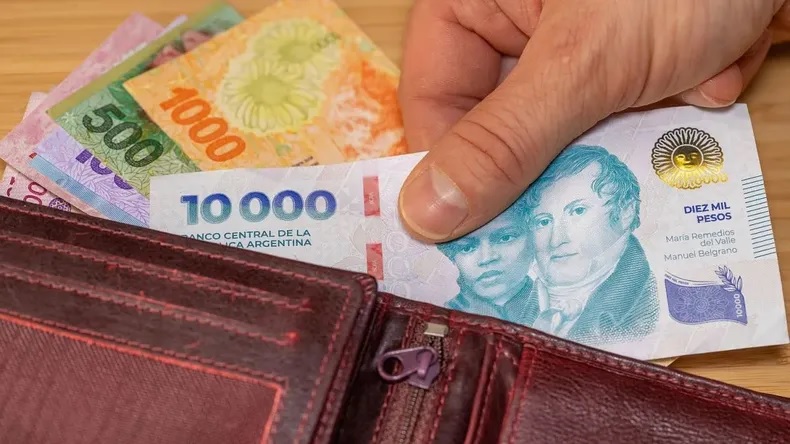 El índice de salarios volvió a perder contra la inflación: qué pasó con los sueldos en la Argentina