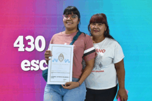 Lucas Ghi y Axel Kicillof entregaron 430 escrituras a familias de Morón