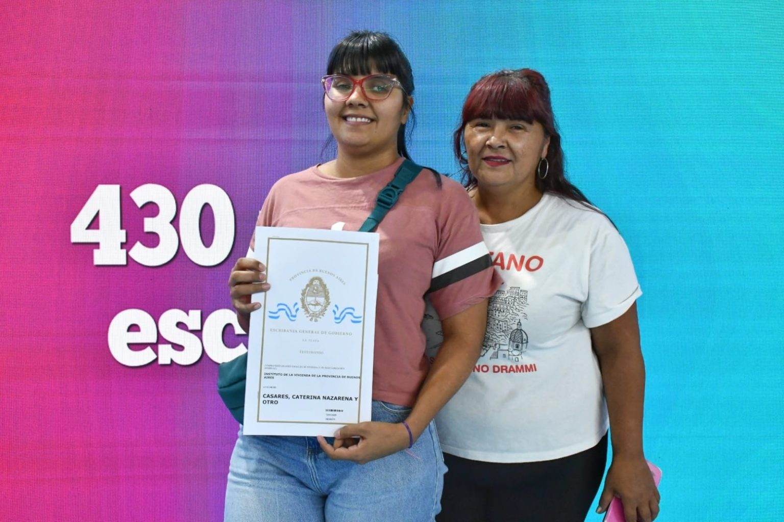 Lucas Ghi y Axel Kicillof entregaron 430 escrituras a familias de Morón