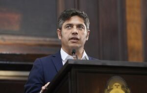 Kicillof: “A los trabajadores les digo: no son ustedes, es el rumbo económico de un Gobierno nacional insensible que los abandona"