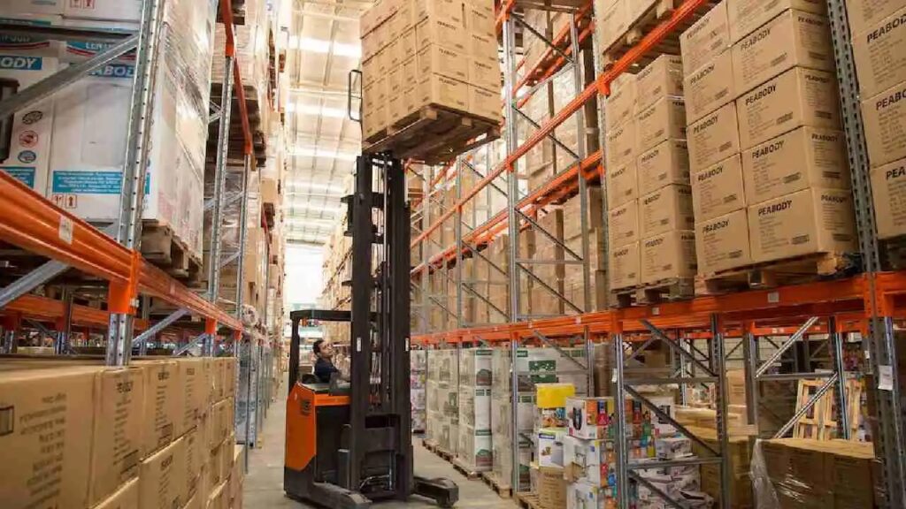 Crisis de consumo e importaciones: Goldmund entra en concurso, un frigorífico cierra y una textil suspende a todo su personal