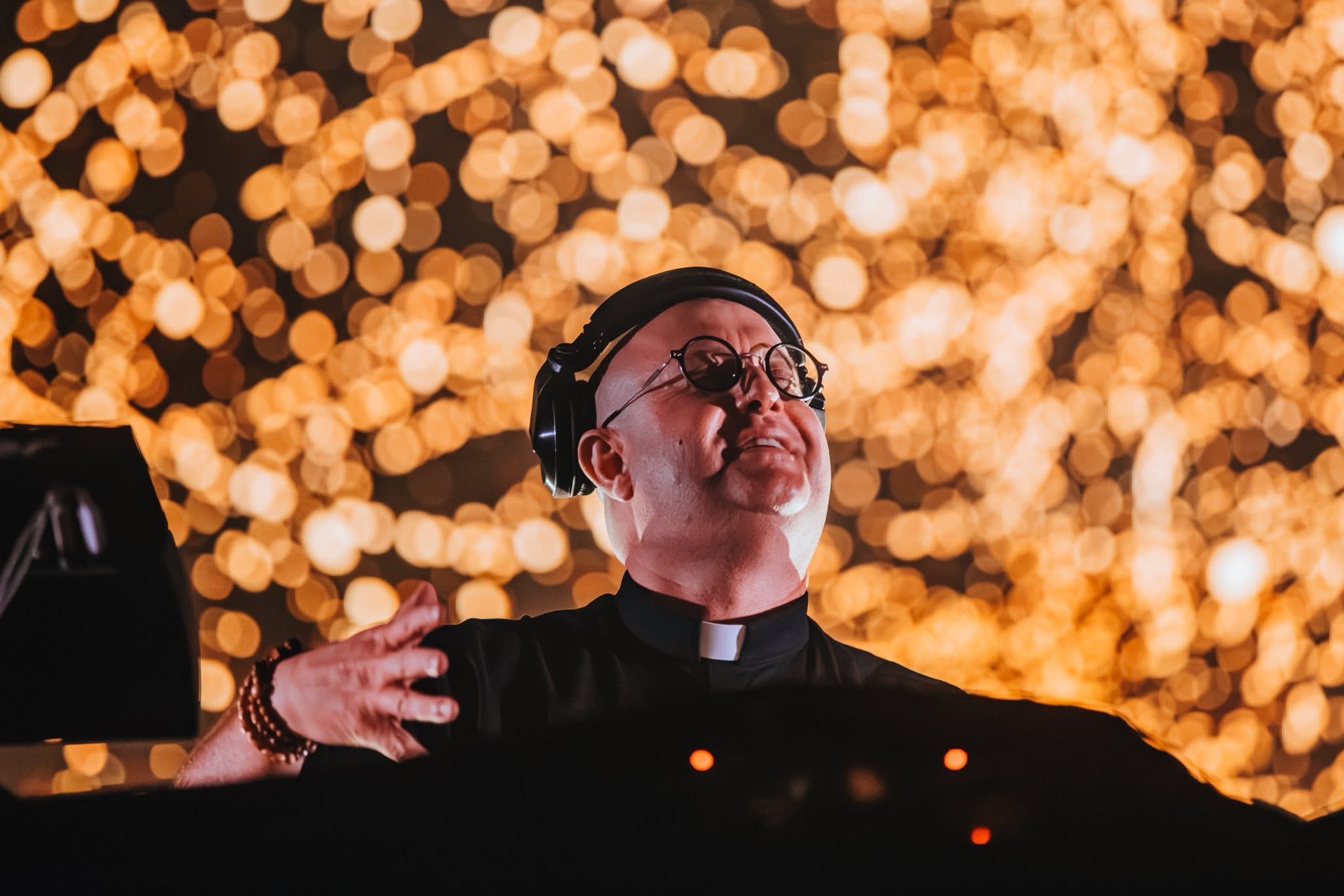 El DJ portugués Padre Guilherme ya está en Argentina para su presentación en el homenaje al Papa Francisco