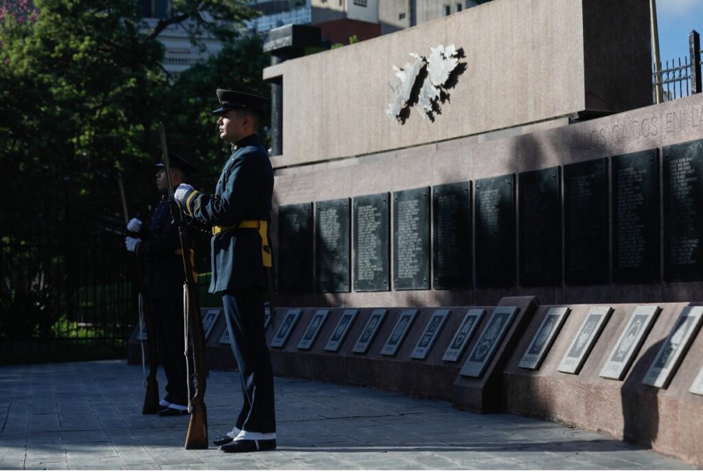 Gloria y memoria: Conmemoración del Día del Veterano y de los Caídos en la Guerra de Malvinas