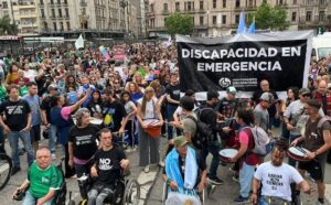Discapacidad: se realizó una movilización nacional frente al Ministerio de Salud por el incumplimiento de la ley de tarifas