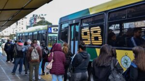 Colectivos del AMBA en emergencia: cámaras empresarias advierten por subsidios, tarifas y posible reducción del servicio