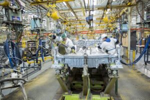 Industria: leve repunte mensual en febrero, pero fuerte caída interanual y salarios rezagados frente a la inflación