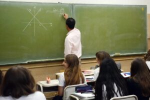 Un nuevo informe releva la mirada de docentes y directivos sobre los desafíos de la escuela secundaria argentina