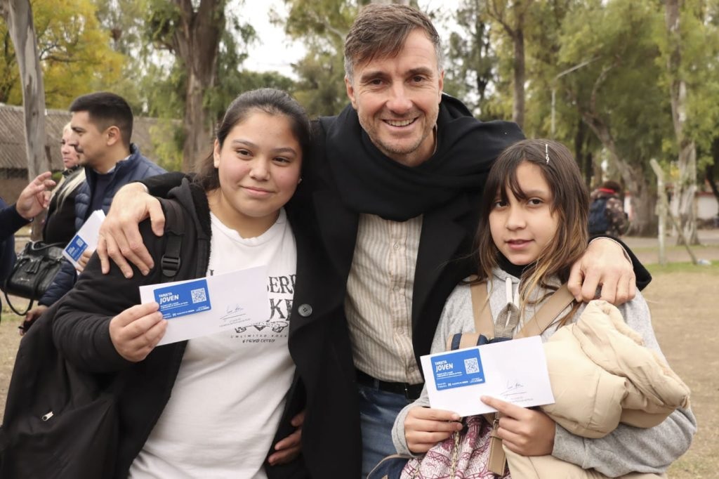 Morón lanzó la “Tarjeta Joven” para impulsar el consumo local
